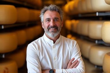 Portrait d'un fromager artisanal